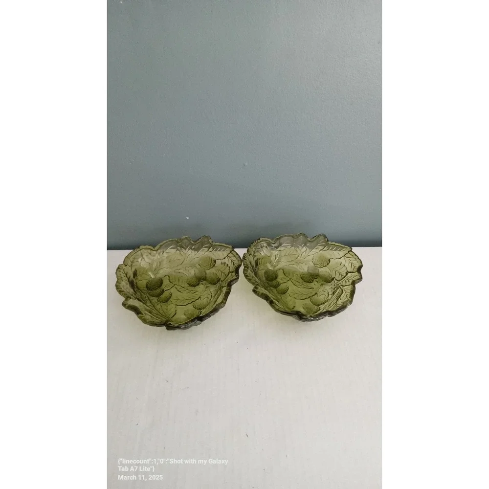 Vintage Green Glass Leaf Shaped Bowls Set‎ of 2 Candy Nut Trinket Dishes